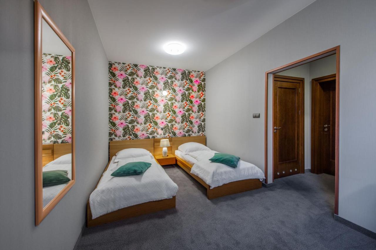 Hotel Zalesie Bochnia Bagian luar foto