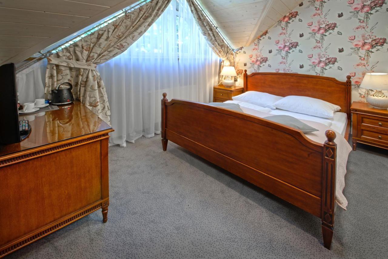 Hotel Zalesie Bochnia Bagian luar foto
