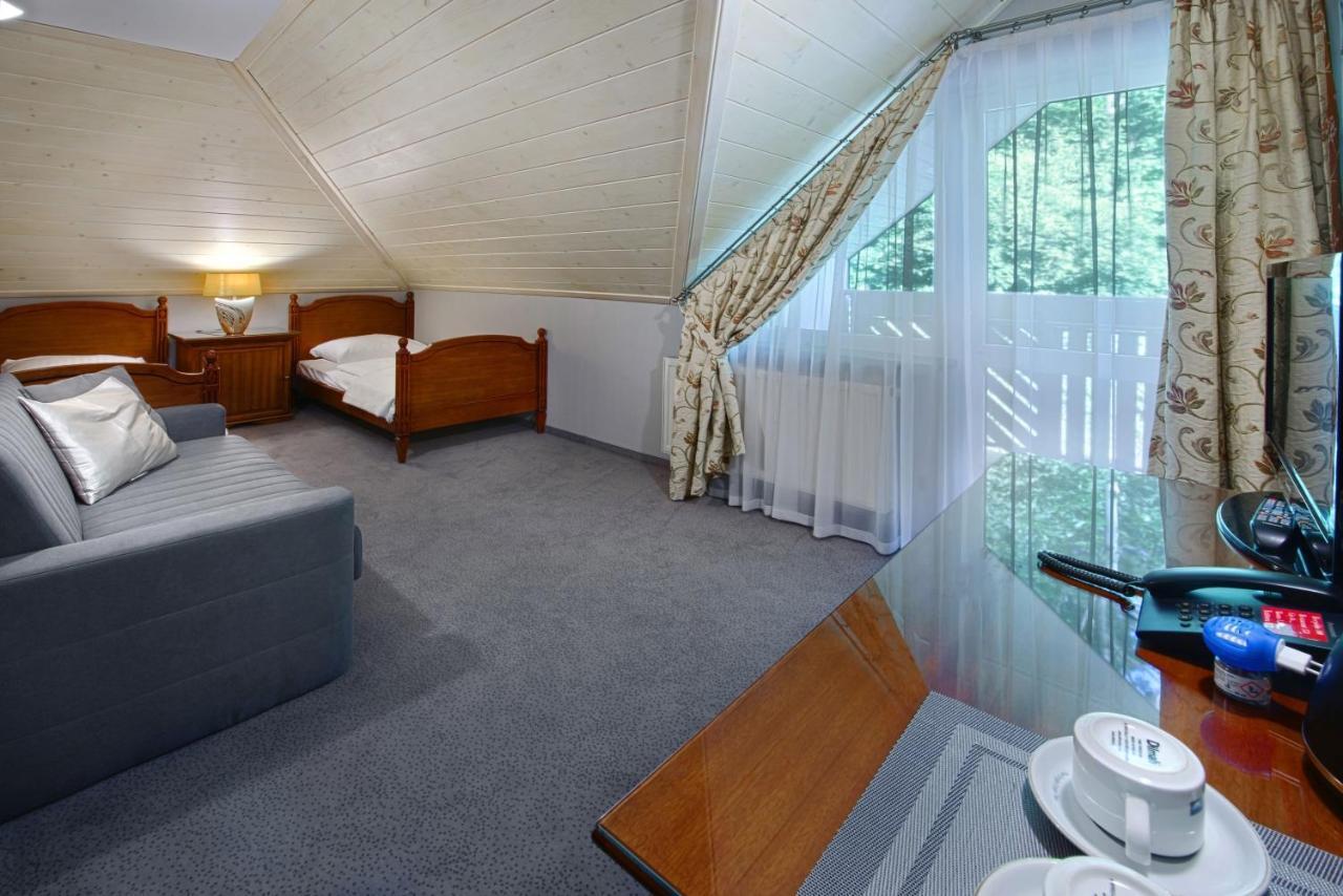Hotel Zalesie Bochnia Bagian luar foto