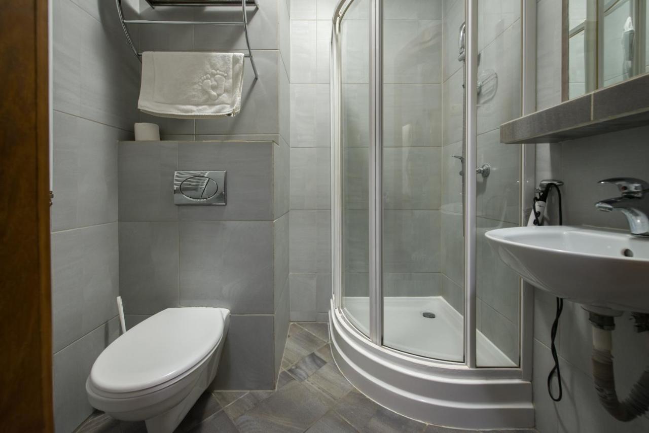Hotel Zalesie Bochnia Bagian luar foto