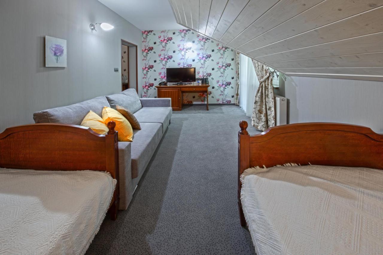 Hotel Zalesie Bochnia Bagian luar foto