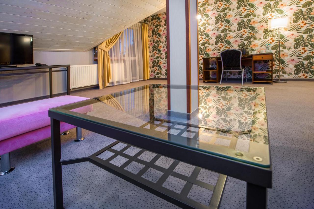 Hotel Zalesie Bochnia Bagian luar foto