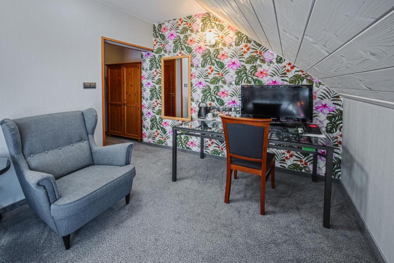 Hotel Zalesie Bochnia Bagian luar foto