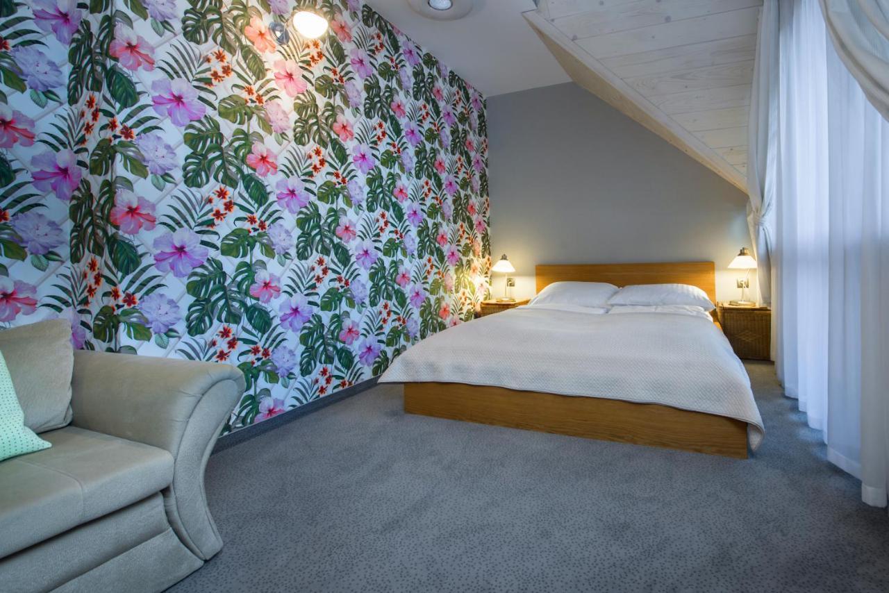 Hotel Zalesie Bochnia Bagian luar foto