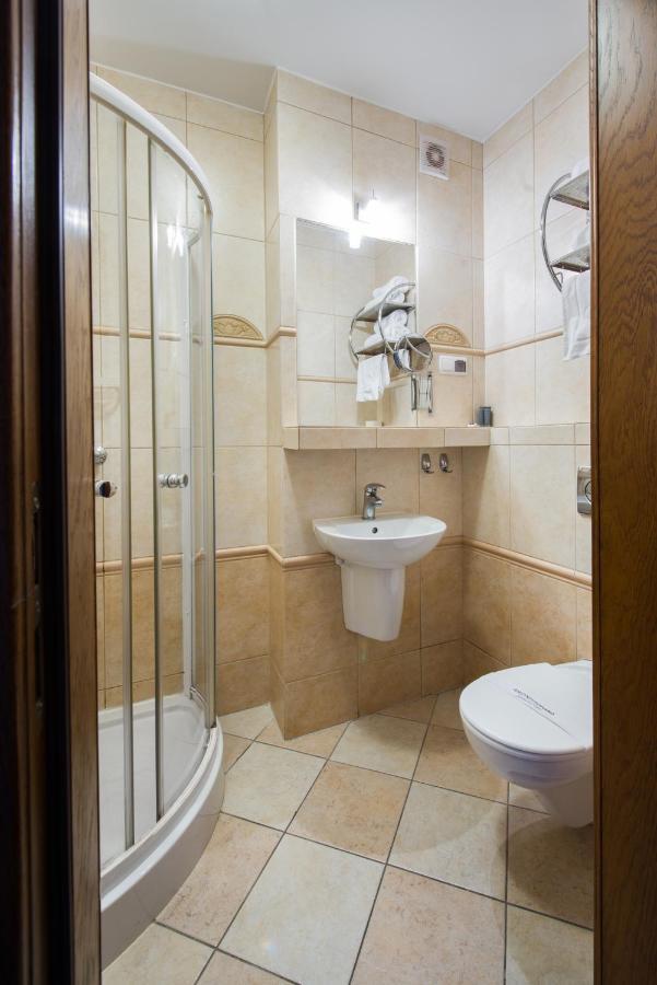 Hotel Zalesie Bochnia Bagian luar foto