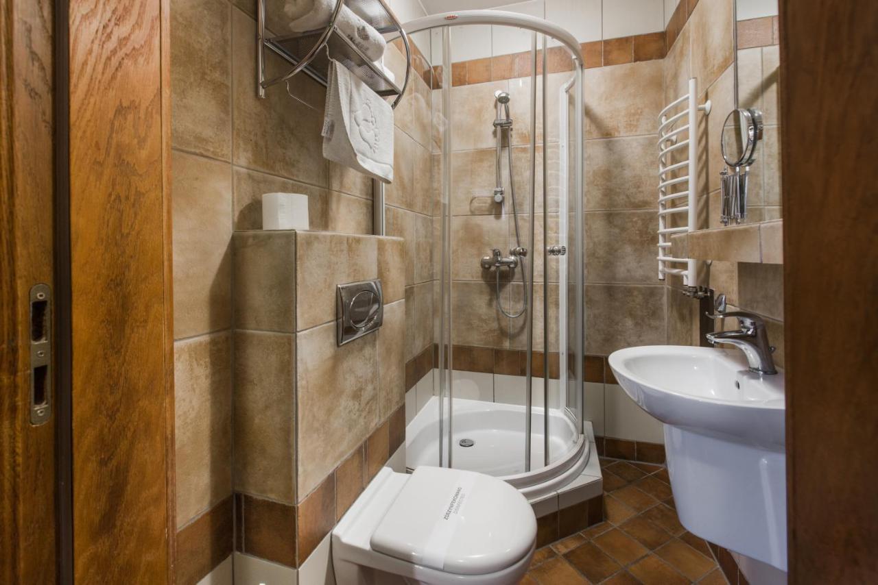 Hotel Zalesie Bochnia Bagian luar foto