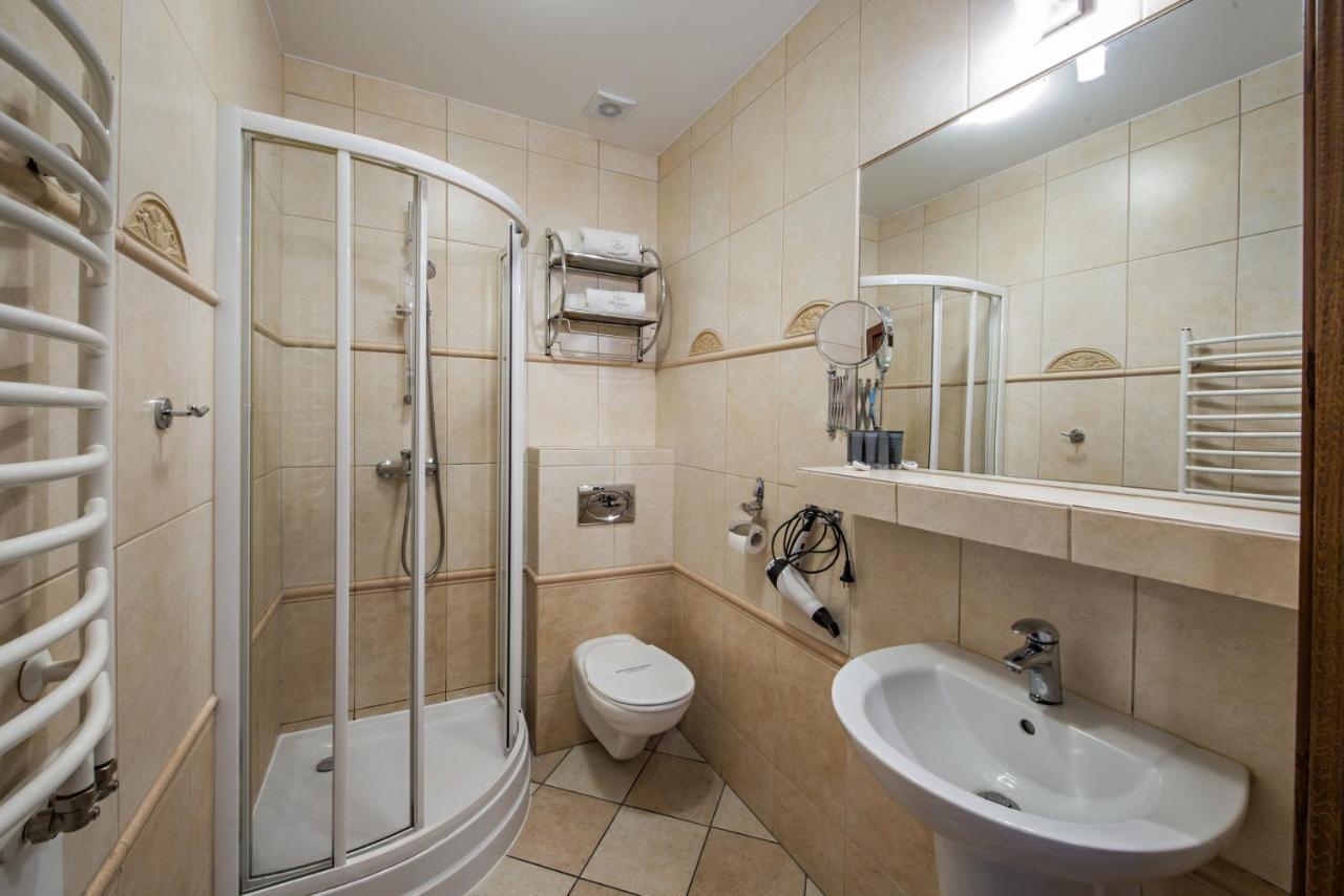 Hotel Zalesie Bochnia Bagian luar foto