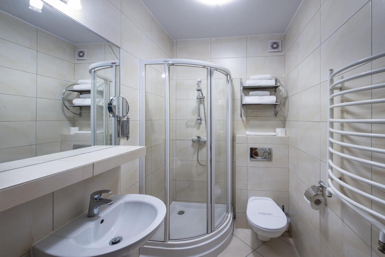 Hotel Zalesie Bochnia Bagian luar foto