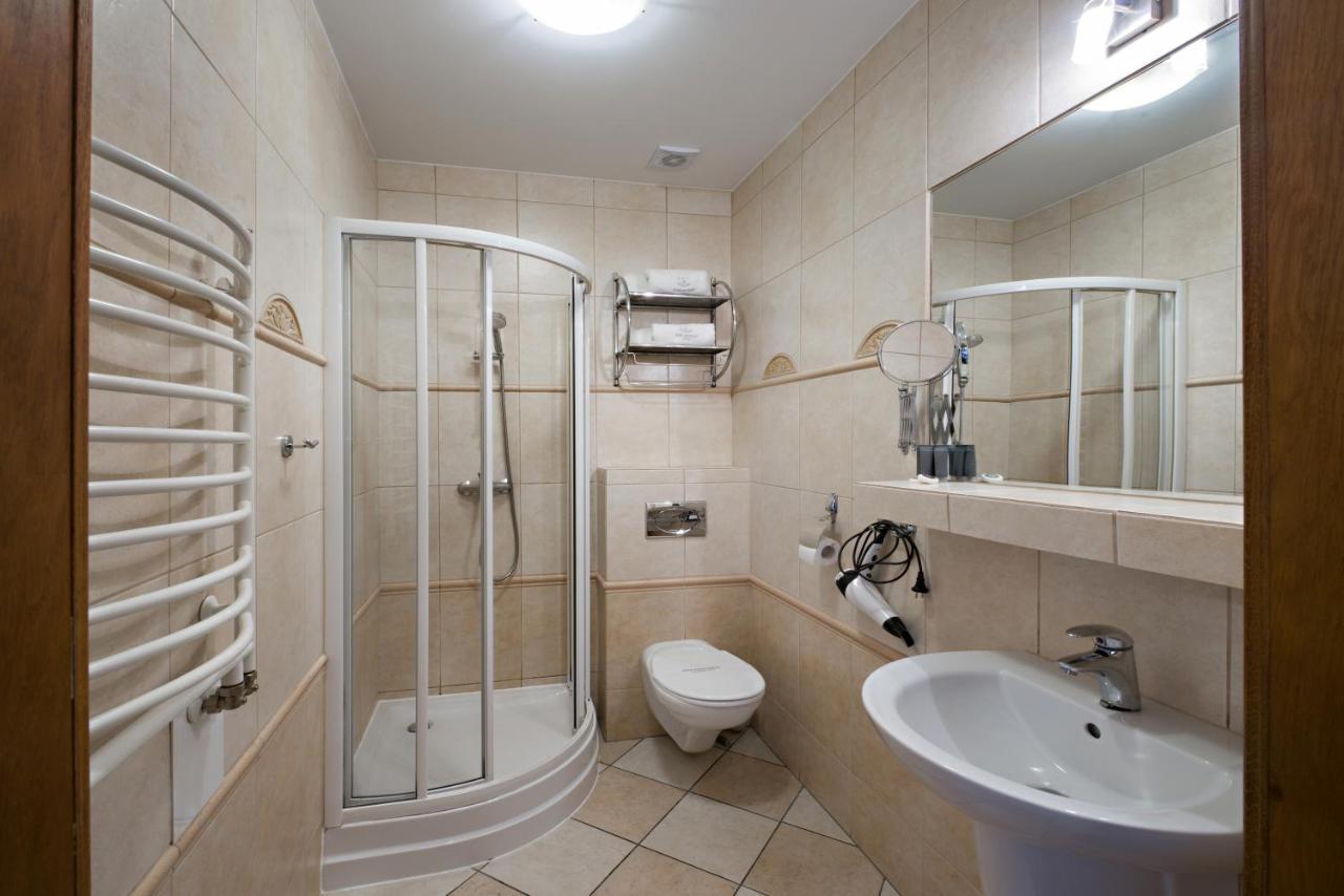 Hotel Zalesie Bochnia Bagian luar foto